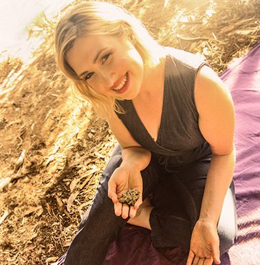 Monique Fisher Terapeuta integrativa, terapia, florais de bach, reiki, meditação e constelação familiar. Atendimento online e presencial em São Paulo SP. Consultoria e terapia para empresas.