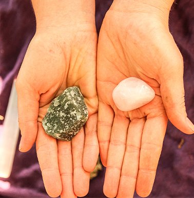 Monique Fisher Terapeuta integrativa, terapia, florais de bach, reiki, meditação e constelação familiar. Atendimento online e presencial em São Paulo SP. Consultoria e terapia para empresas.